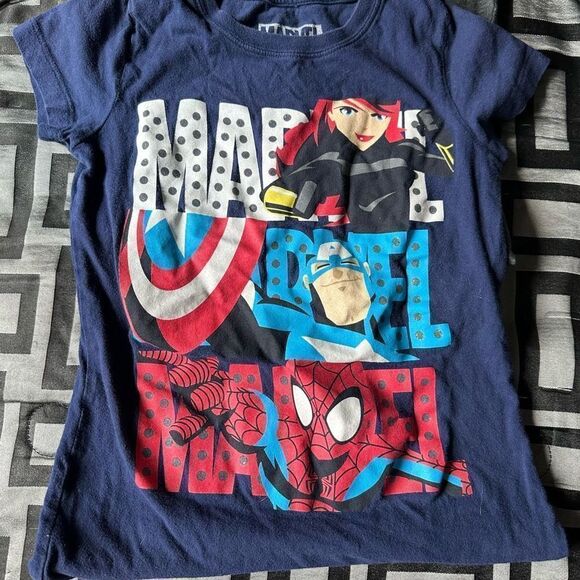 Cubs t-shirt and Marvel t-shirt Girls 2 lot bundle , vneck - Picture 7 of 9